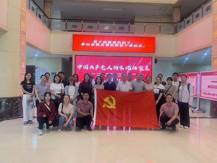 参观3.png